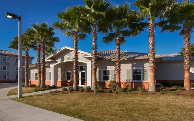 Pinnacle At Hammock Square Apartments Exterior