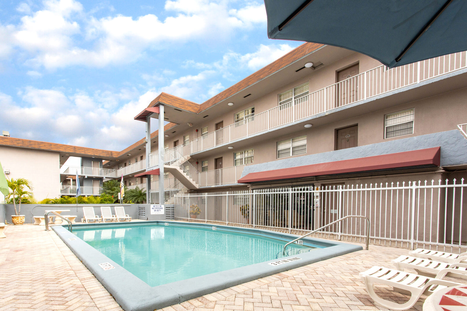 Lake House Apartments Exterior