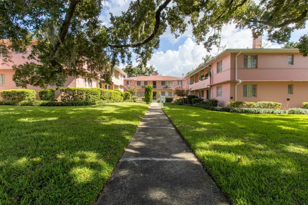 Lake Ivanhoe Shores Apartments Exterior