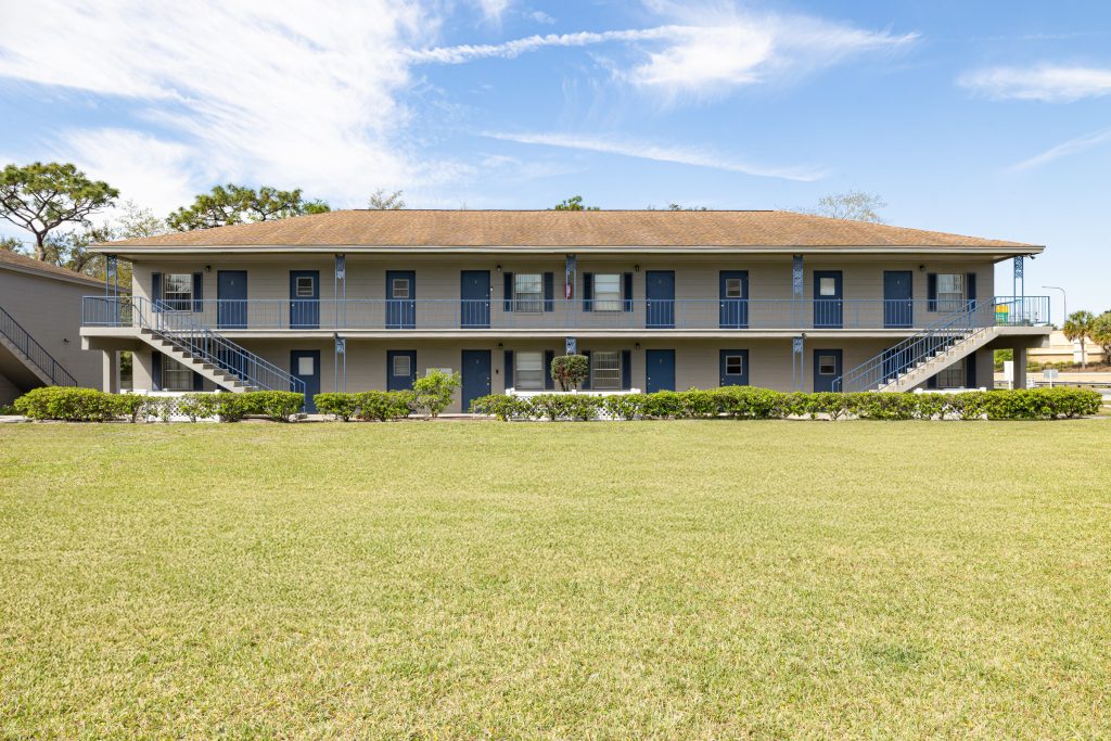 Lake Underhill Gardens Apartments Exterior