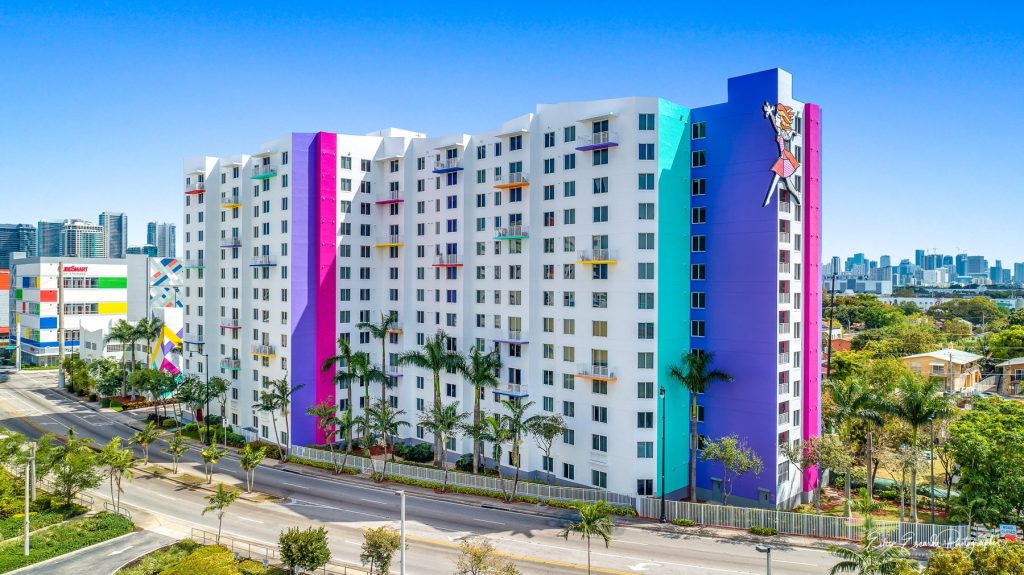 Los Sueños Apartments Exterior