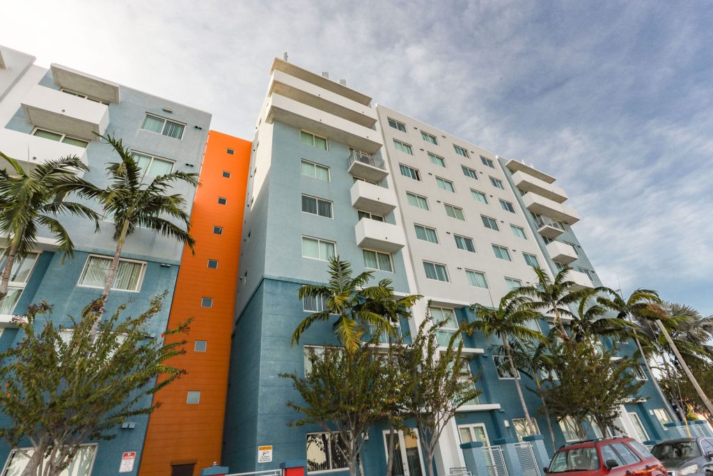 Pinnacle Square Apartments Exterior