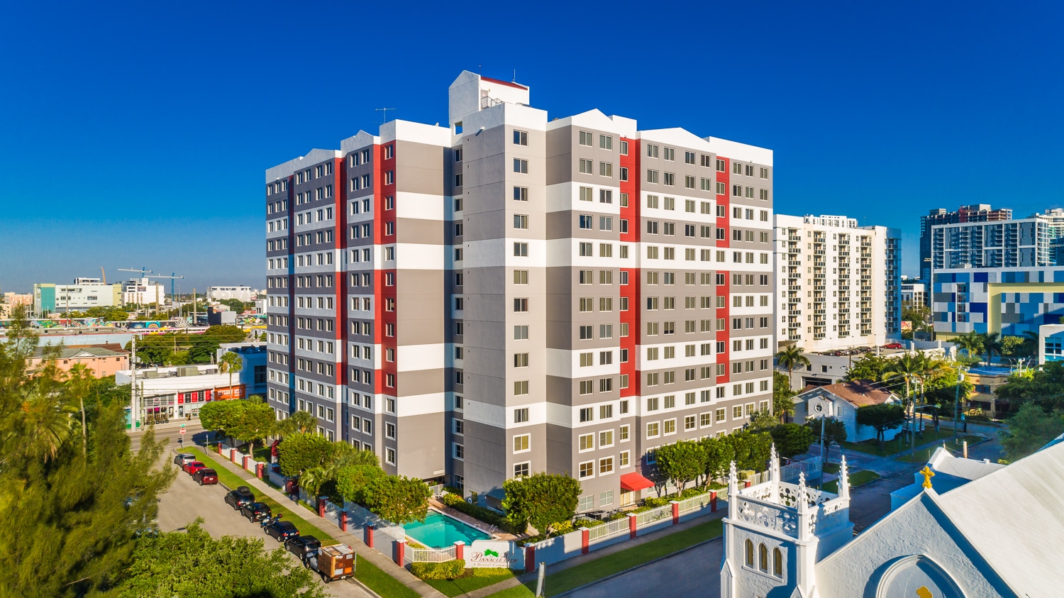 Pinnacle View Apartments Exterior