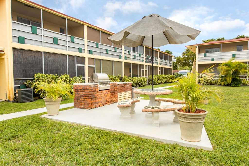 Saratoga Springs Apartments Exterior