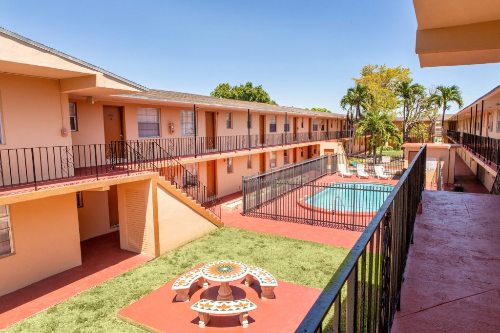 Springtree Apartments Exterior