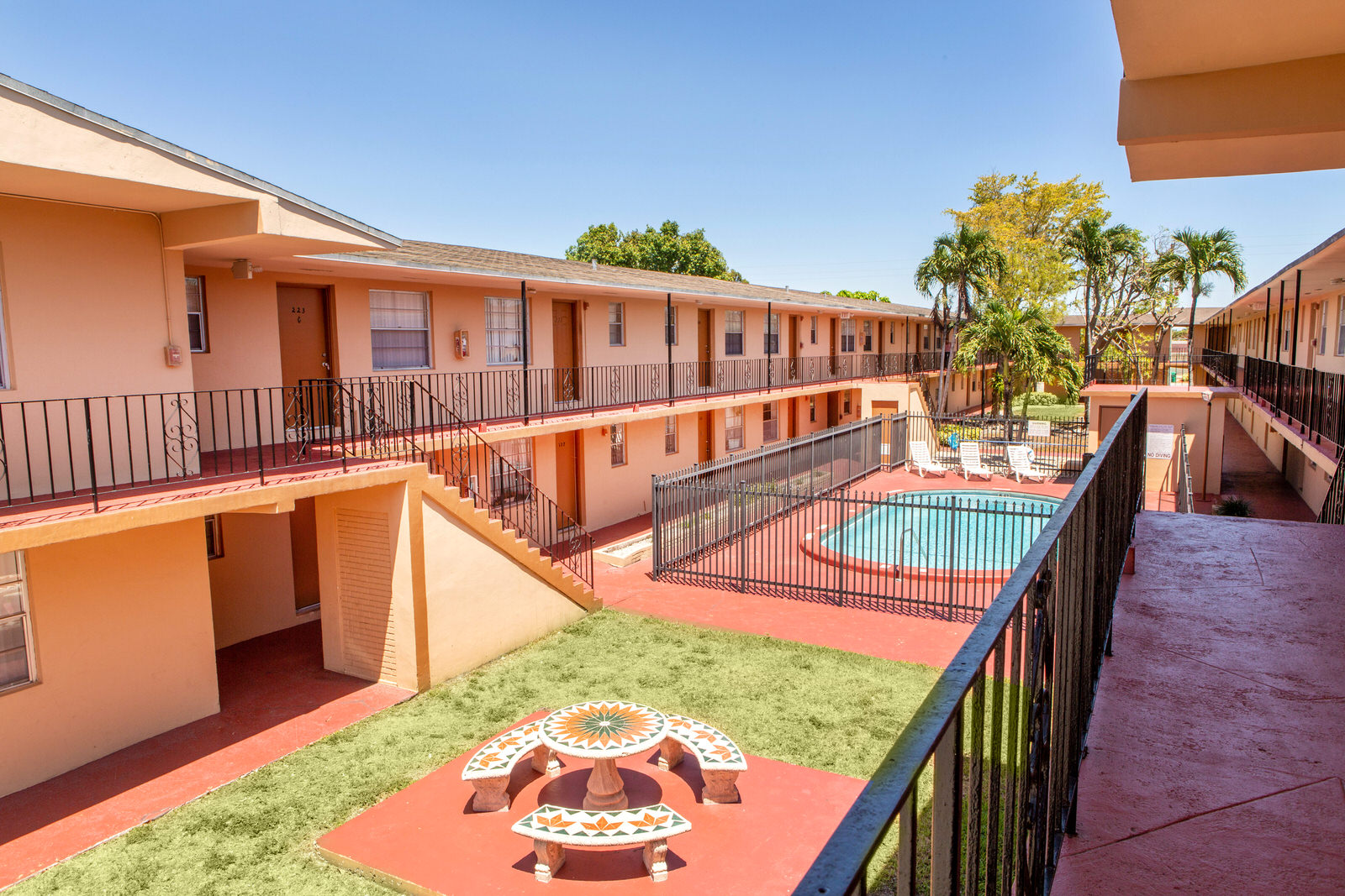 Springtree Apartments Exterior