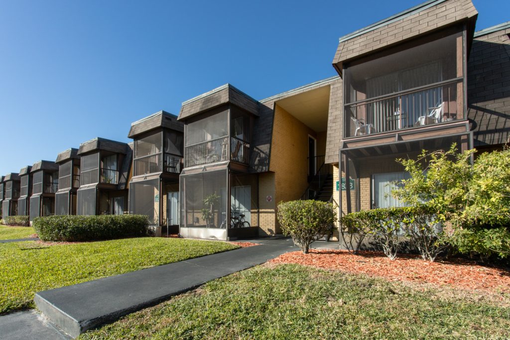 Villas At Pinecrest Apartments Exterior